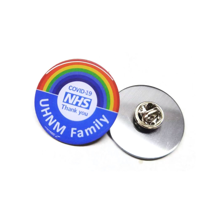 Personalisierte Metallpins mit Doming