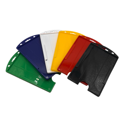 Farbiger Ausweishalter im Hochformat – 54 × 86 mm